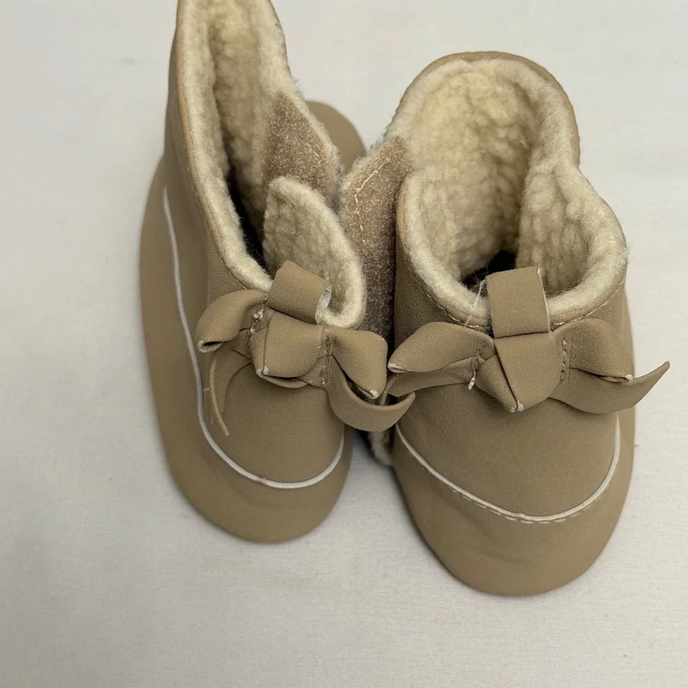 OshKosh B'gosh Tan Bow Booties & Romirus Grey Fringe Moccasins Baby Size 3